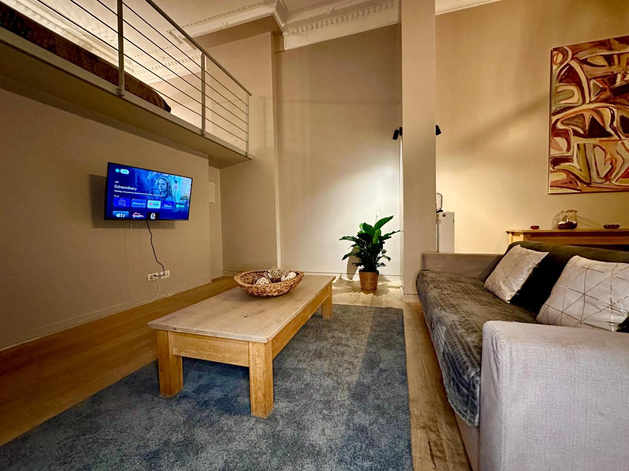 Luxury Castel By Rikas Apartment *