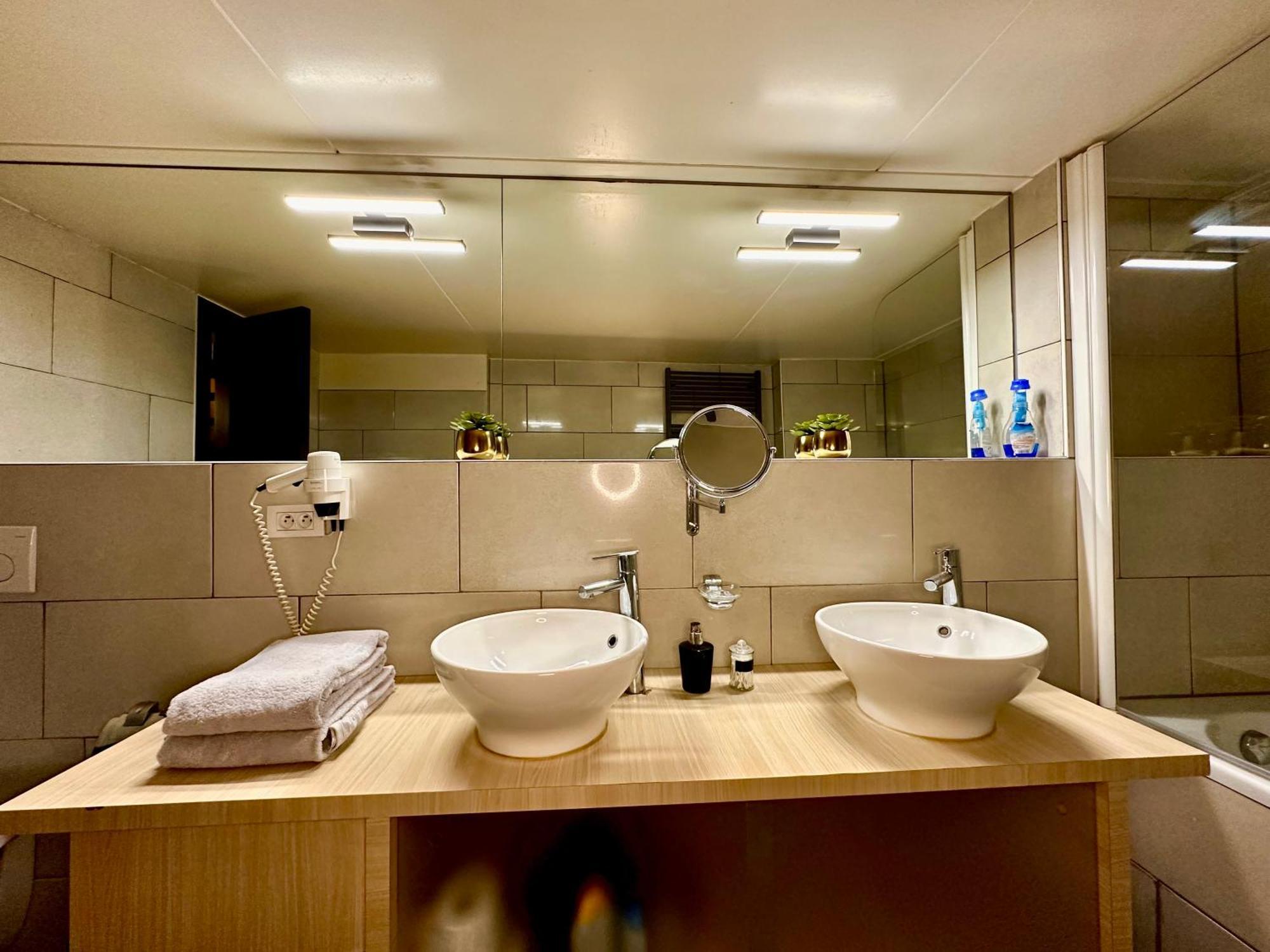 Luxury Castel By Rikas Appartement Antwerpen